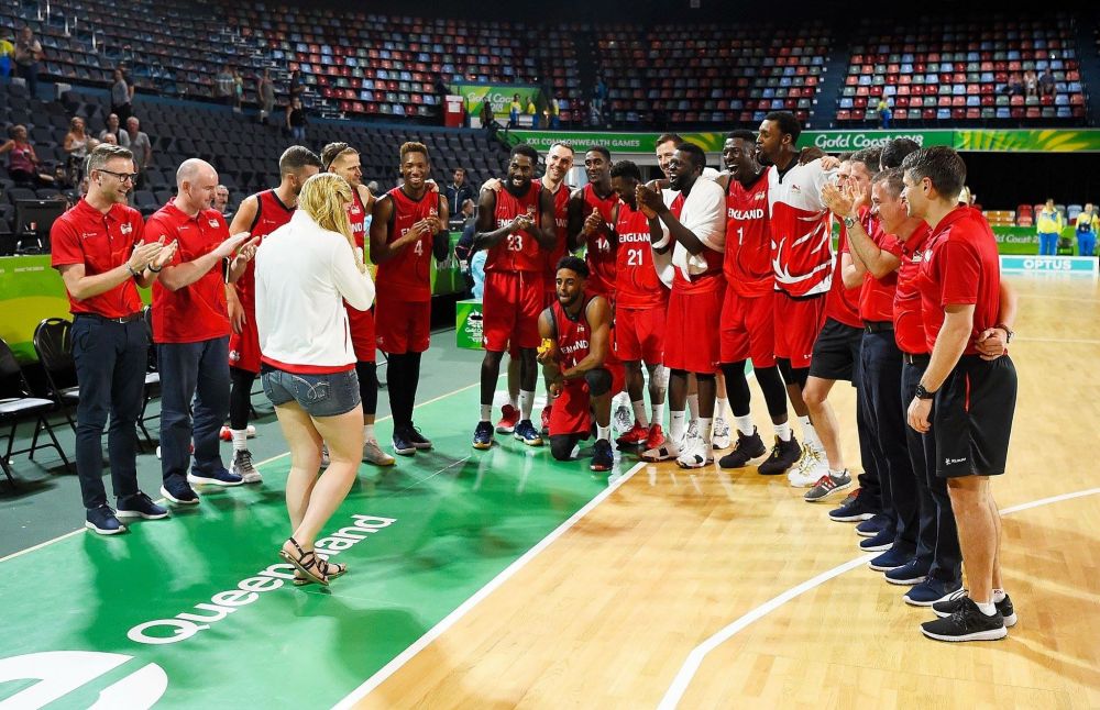 Commonwealth Games 2018: England Basketball’s Jamell Anderson proposes to Georgia Jones on court