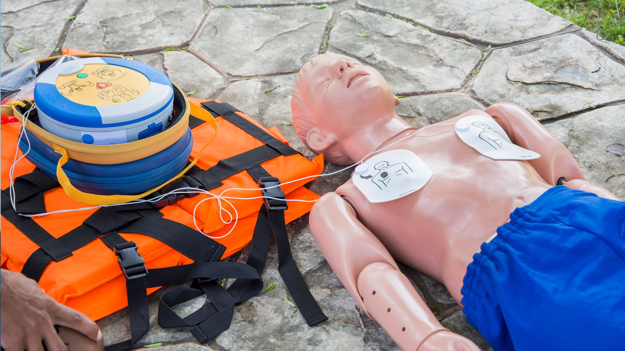 Defib training offered to College students as part of health campaign